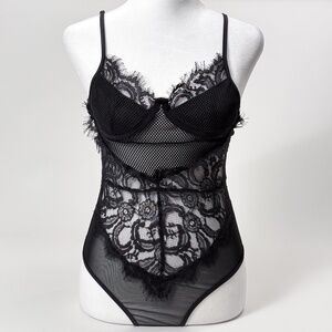 NWOT Showpo Voicemail Bodysuit in Black Lace Size 4 (Small) Adjustable Straps